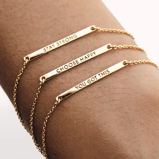 Shiny gold cuff bracelet with chain-link design